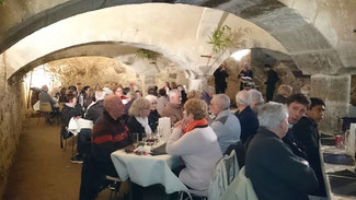 repas dans les caves